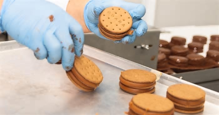 Fábrica investe R$ 2 milhões para aumentar produção e fazer 15 mil alfajores por hora em Porto Alegre