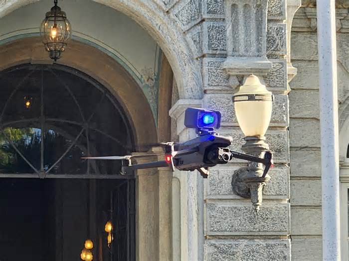Drones com reconhecimento facial poderão identificar bandidos no meio da multidão no Carnaval