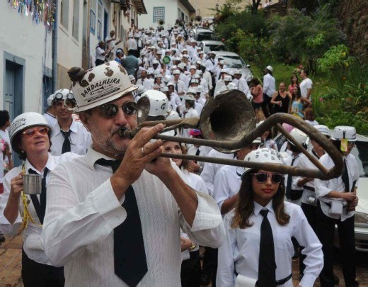 Com cortejo de 61 blocos, cidade planeja maior carnaval do interior de MG