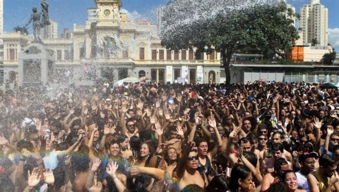 Carnaval de BH começa oficialmente neste sábado, e mais de 450 desfiles estão previstos para a festa