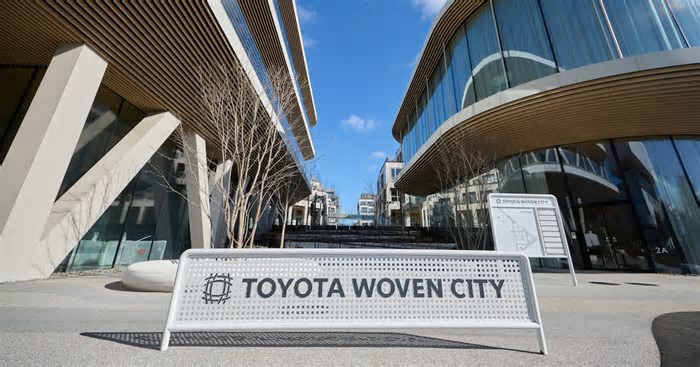 Toyota constrói ‘cidade’ para testar mobilidade futurista: robôs, IA e transporte autônomo