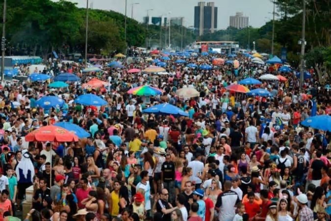 Vai de baú para a folia? Veja a programação dos ônibus e do metrô