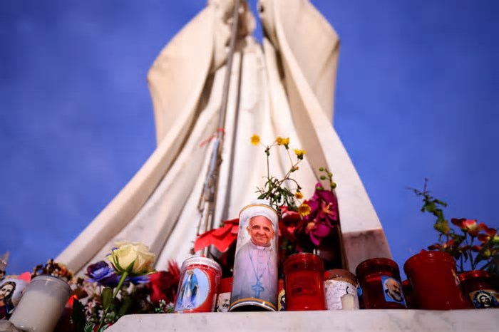 Cardeais recitam o Santo Rosário pela saúde do papa Francisco