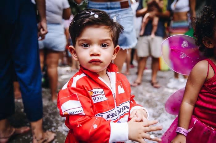 Astronauta, Ayrton Senna, Power Rangers e até esqueleto: veja fotos do Pré-Carnaval de Fortaleza no Passeio Público