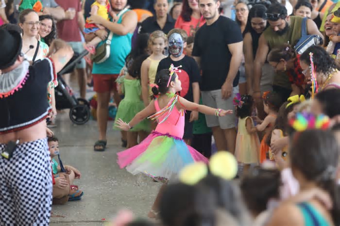 Crianças comparecem em peso ao Pré-Carnaval infantil de Fortaleza neste domingo, 9