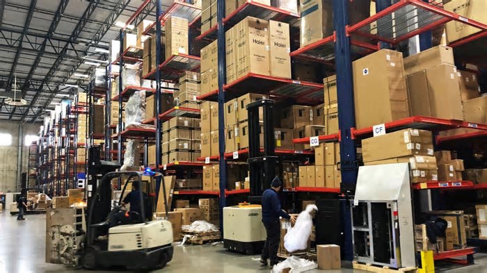 Índice de estoques é o menor desde julho de 2021, aponta FecomercioSP