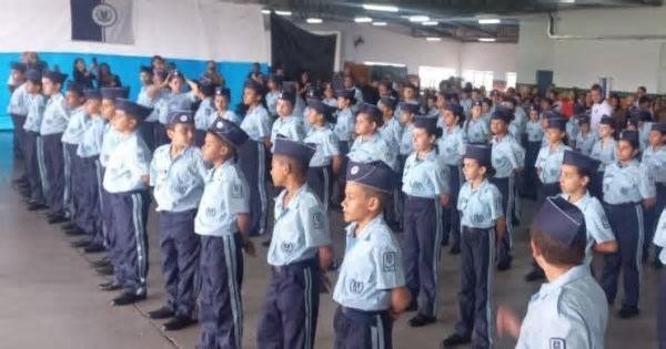 Escolas cívico-militares em SP serão implantadas no segundo semestre