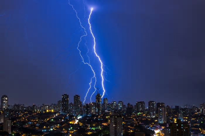 Em 2025, Goiás já registrou 1,5 milhão de raios
