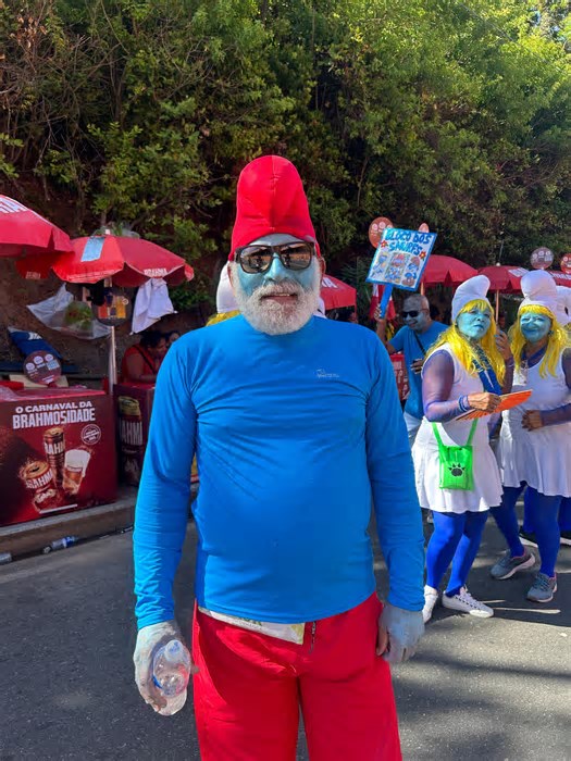 Super-herói, dinossauro ciclista e pirata: veja fantasias que marcaram o pré-carnaval em Salvador