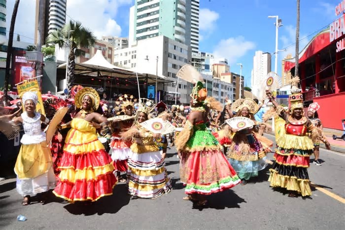FOTOS: Fuzuê agita pré-Carnaval de Salvador neste sábado (22)