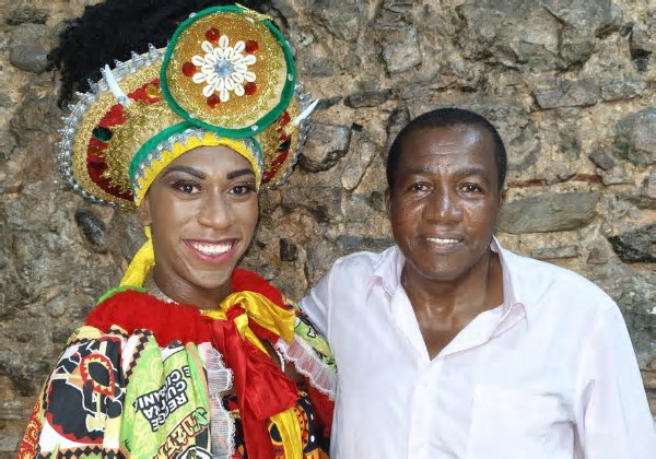 Bloco Afro Muzenza faz história e nomeia sua primeira Rainha Trans