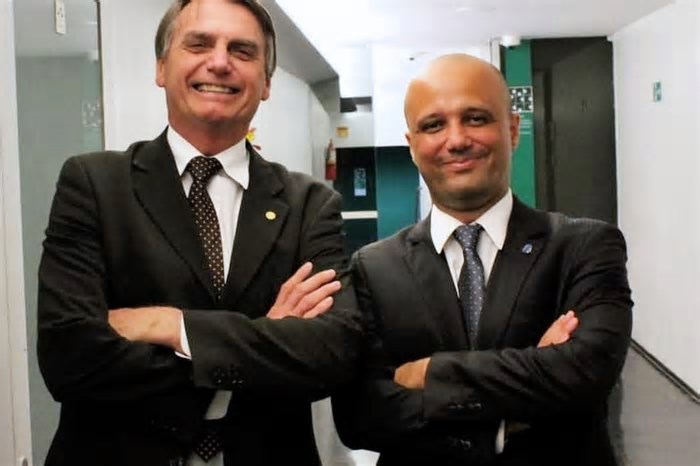 Em evento da Direita em Goiânia, Bolsonaro brinca com escolha de vice para as eleições de 2026: “poderia ser de Goiás”