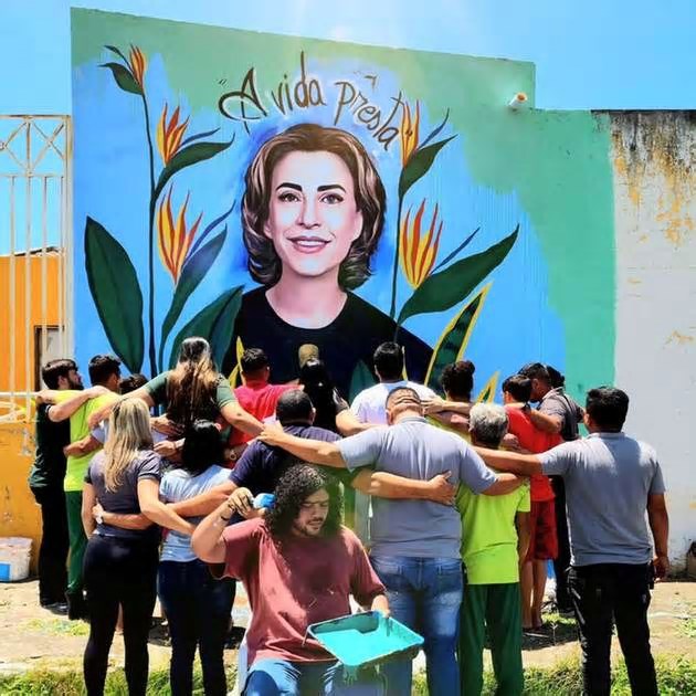 Artista cearense faz mural para Fernanda Torres na fachada de unidade de semi-liberdade em Juazeiro do Norte