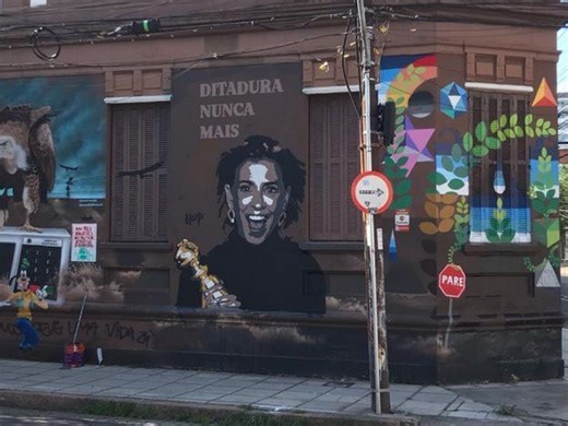 Fernanda Torres ganha mural em prédio de Porto Alegre; veja imagens