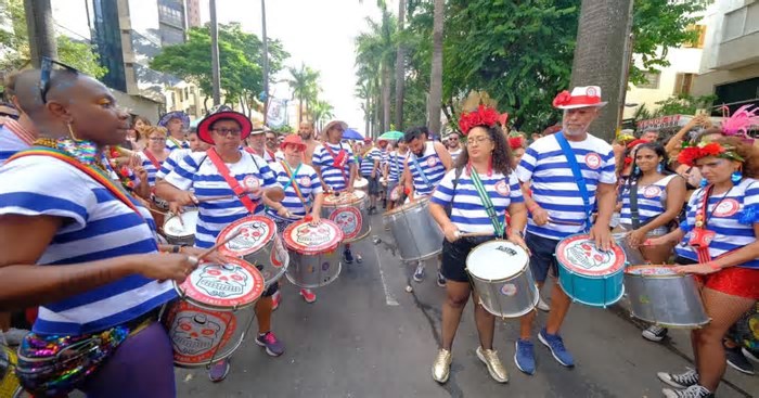 Carnaval BH: sindicato das indústrias de cervejas e ambulantes criticam contrato entre Ambev e PBH que limita venda de outras marcas de bebida