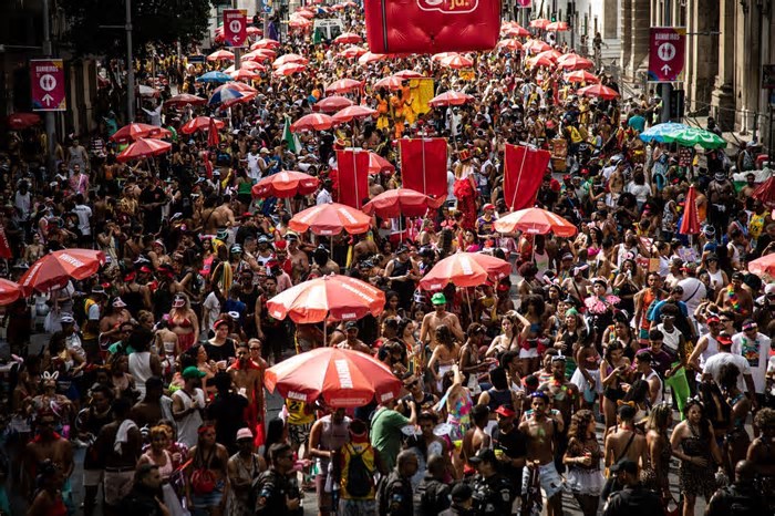 Carnaval deve movimentar R$ 609 milhões no Rio, aponta IFec RJ. Veja onde comprar acessórios para curtir a folia