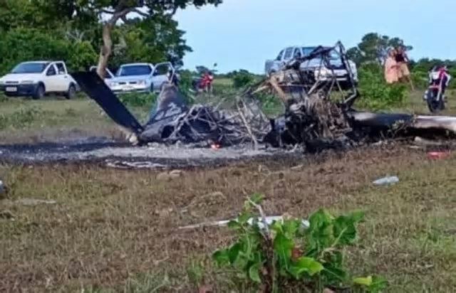 Avião de pequeno porte cai no município de Prado; passageiro morre e piloto é socorrido de helicóptero