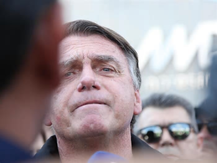 Em Pernambuco, Bolsonaro mostra indignação, critica Lula e duvida da democracia sobre eleições 2026