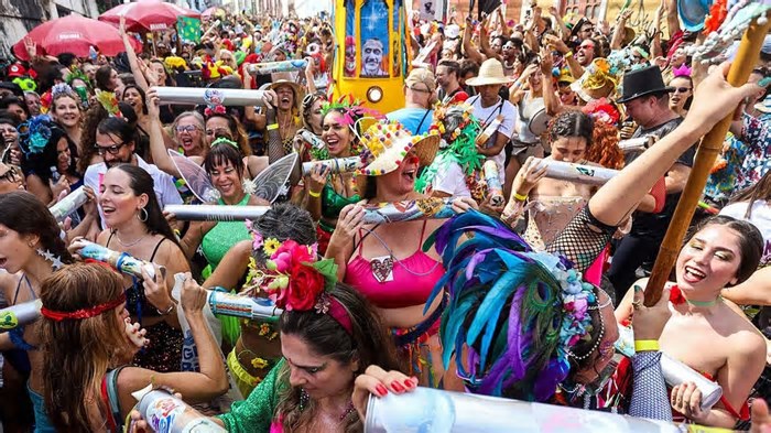 Carnival 2025: check out the schedule of blocks, parades and electric trios in Brazil