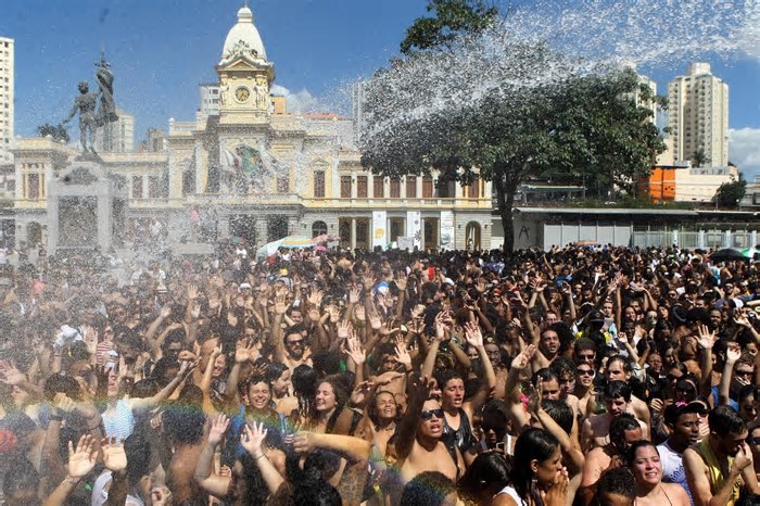 Carnaval de BH terá programação 24 horas, eletrônica de madrugada, drones e 6 milhões de foliões