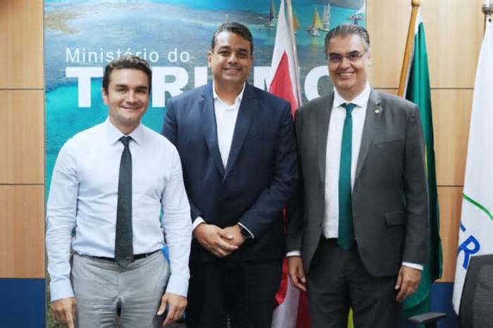Prefeito de Poços se reúne com Ministro do Turismo em Brasília