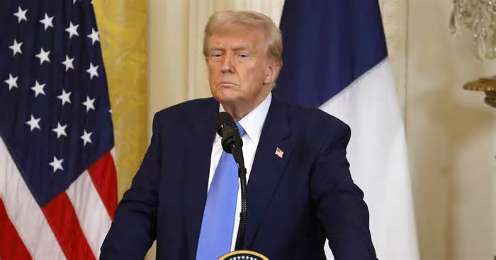 Trump diz que taxação de 25% para produtos do México e do Canadá entrará em vigor no próximo mês