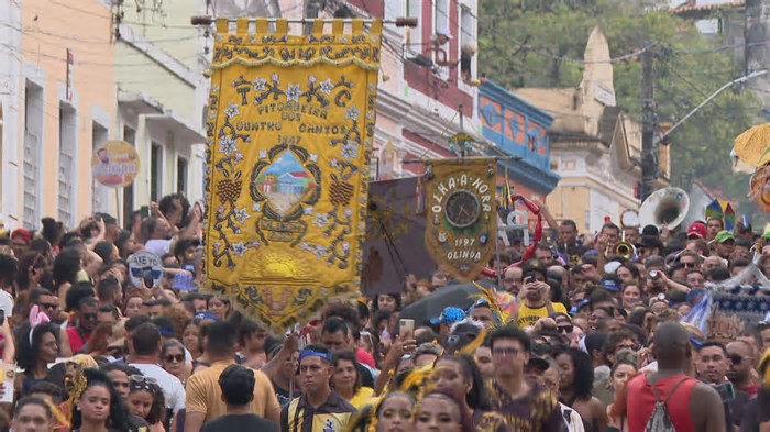 Baile Municipal do Recife e desfiles de vários blocos de rua; confira prévias de carnaval deste sábado