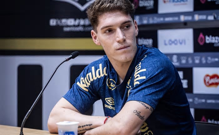 Benjamin Rollheiser disputa vaga com Soteldo no Santos