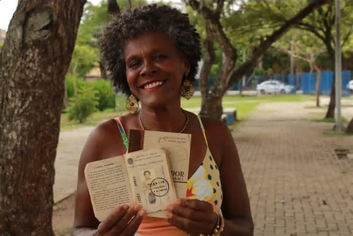 Espanador não limpa a poeira da invisibilidade social