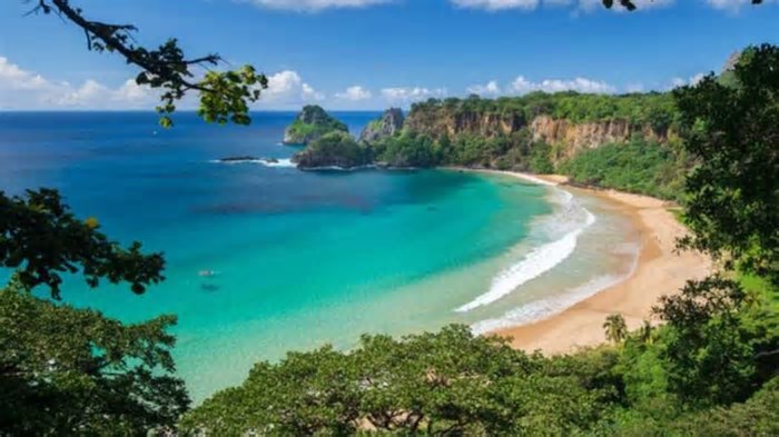 Praia mais bonita do mundo é símbolo de preservação ambiental e fica no litoral brasileiro