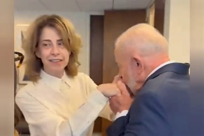 Lula faz sessão de Ainda Estou Aqui em cinema do Palácio da Alvorada