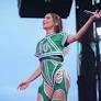 Cantora de 31 anos leva 'Ensaios de Anitta' a Minas Gerais, neste sábado (1) mas tem problemas com som.