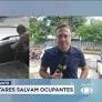 Militares resgataram cinco pessoas de dentro de um carro que caiu em um córrego em Betim, na Região Metropolitana de Belo Horizonte.