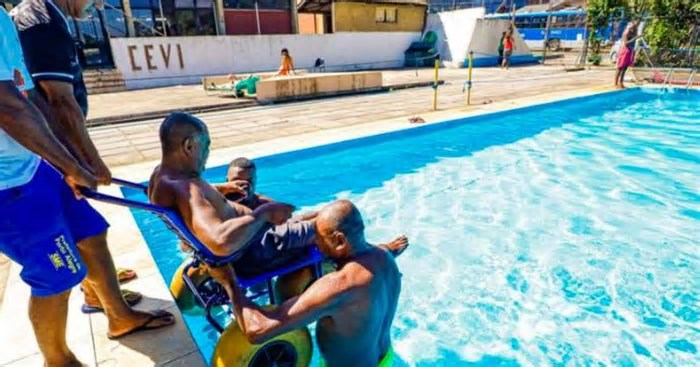 Piscinas públicas de Porto Alegre terão cadeiras anfíbias para pessoas com deficiência