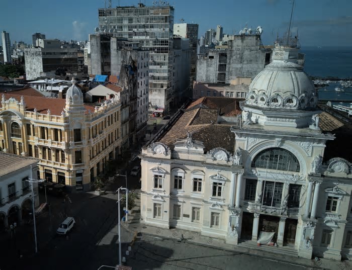 Salvador passa por revitalização cultural impulsionada por galerias de arte