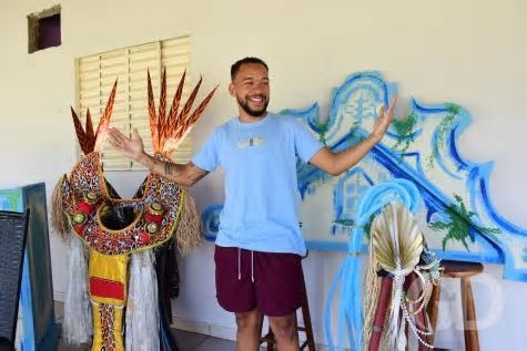 De Santo Amaro à Cuiabá, escola de samba retrata fé na 'avenida'