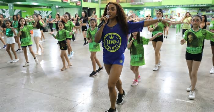 Rainha de bateria da Paraíso do Tuiuti promove workshop de samba na Aparecida
