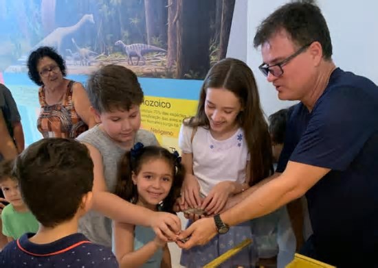 “Museu do Dinossauro” atrai visitantes de toda a região e até do exterior