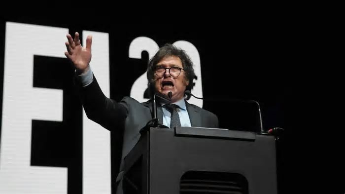 Escândalo das criptomoedas faz Javier Milei perder domínio da agenda pública