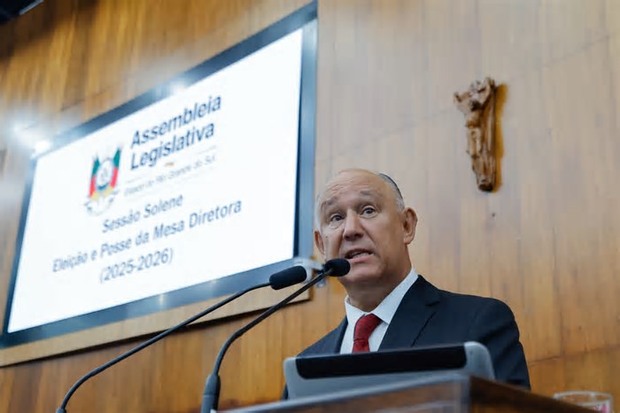 Pepe Vargas assume AL de olho no desenvolvimento sustentável e na renegociação da dívida