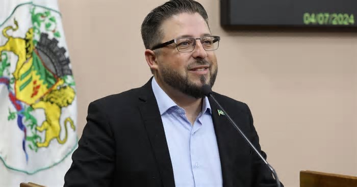 Vereador protocola projeto que proíbe músicas com conteúdo impróprio em escolas públicas e eventos para jovens de Caxias do Sul