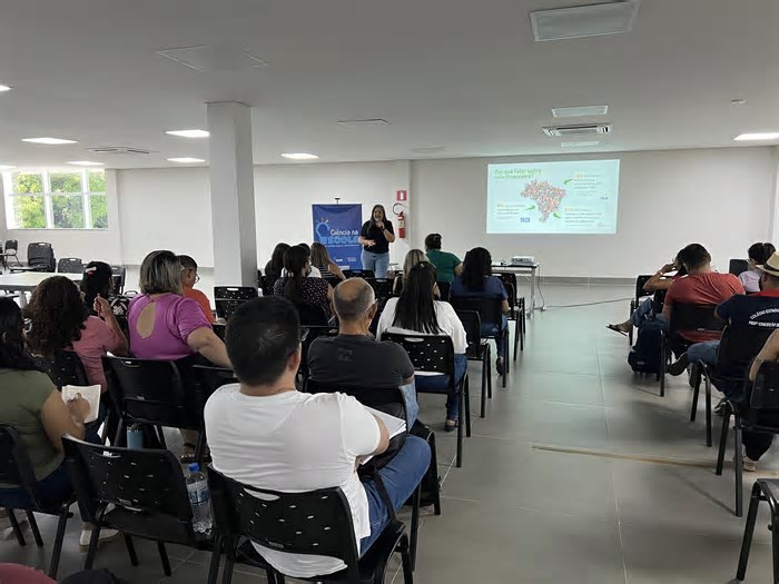 Professores recebem treinamento sobre uso eficiente de recursos do 'Ciência na Escola' em RR