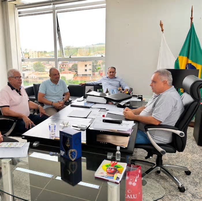 Ex-vereadores Gil Máximo e Francis Saldanha tomam posse na secretaria de Desenvolvimento Econômico