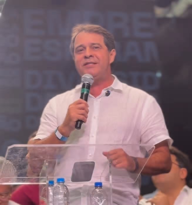 Em festa do PT, Evandro agradece apoio nacional e fala de desafios em Fortaleza