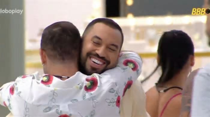 De surpresa, Gil do Vigor retorna ao BBB: 'Assisto vocês 24 horas'
