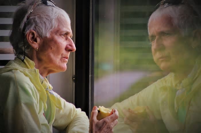 Alzheimer: cientistas propõem nova causa que pode explicar início da doença; entenda