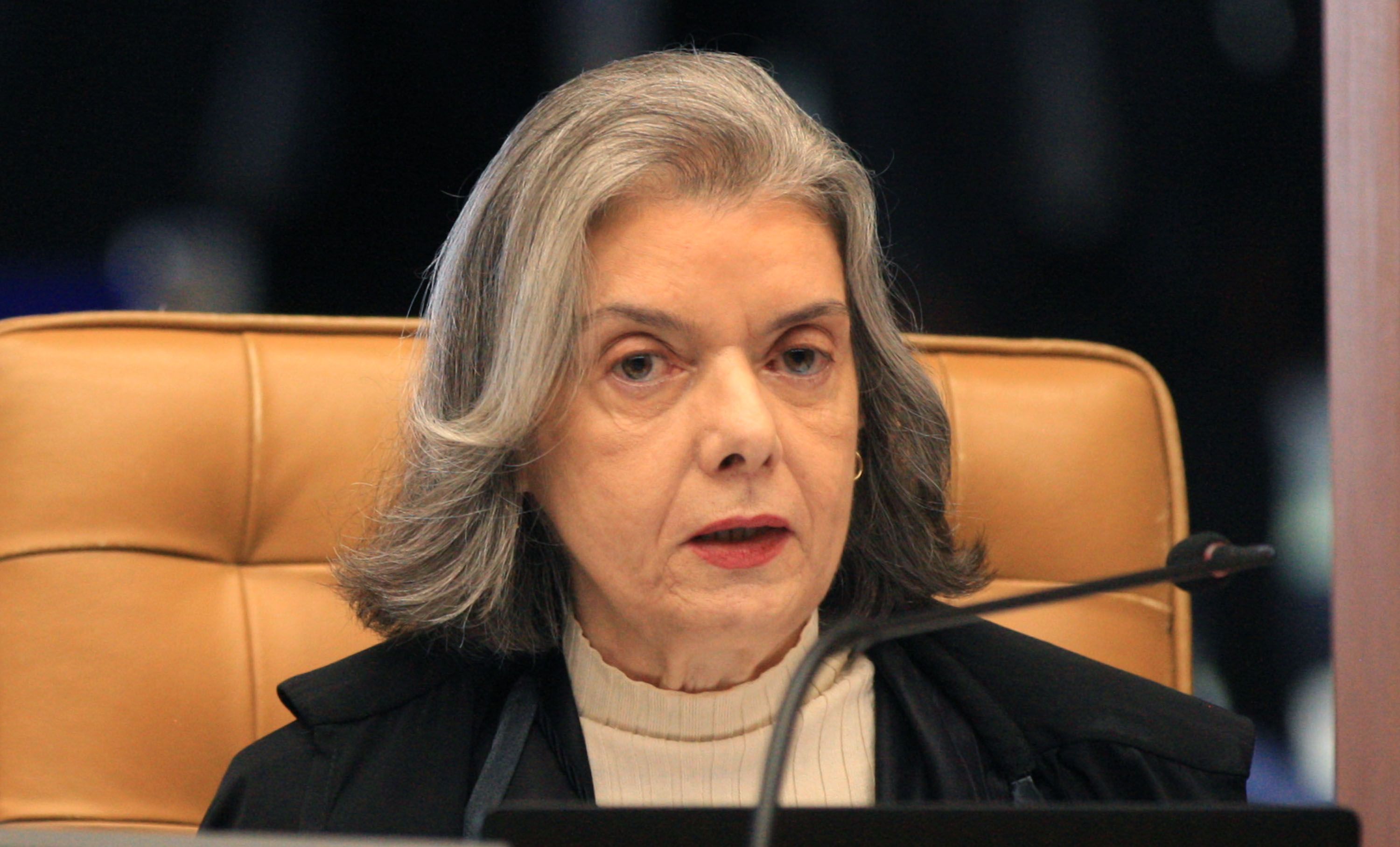 Cármen Lúcia nega pedido de Bolsonaro para anular investigação sobre vacina