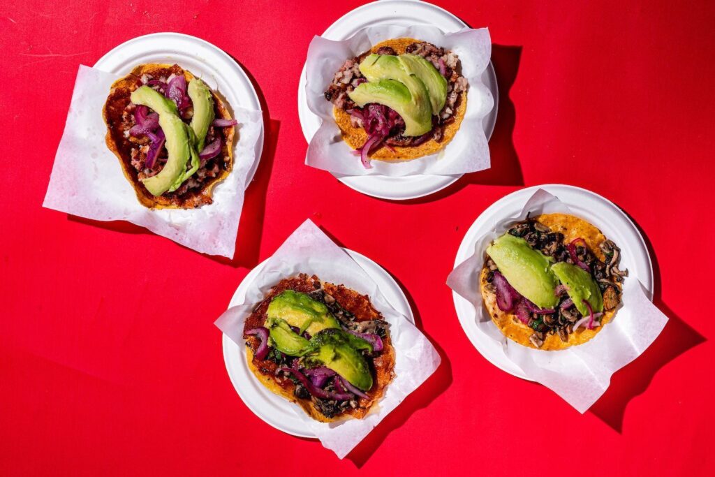 Atzi Taqueria tem ambiente descontraído e excelentes tacos na Vila Madalena • Divulgação
