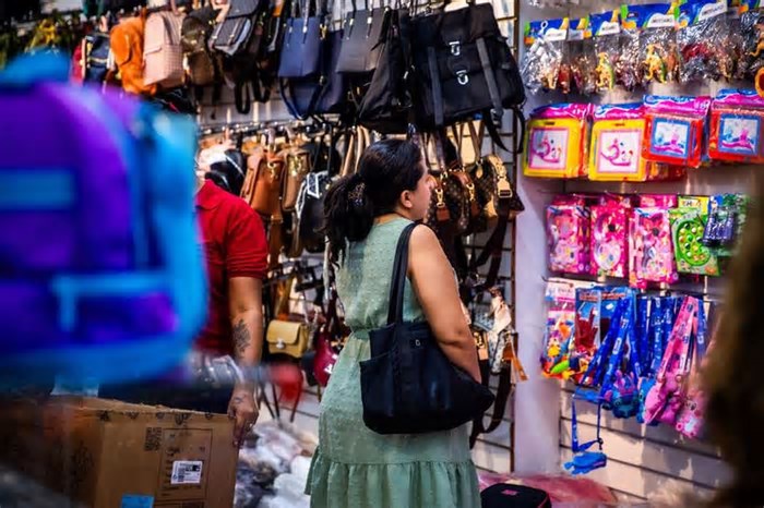 Empresários-influencers, chineses remoldam Centro de Fortaleza e somam milhões de seguidores em redes sociais