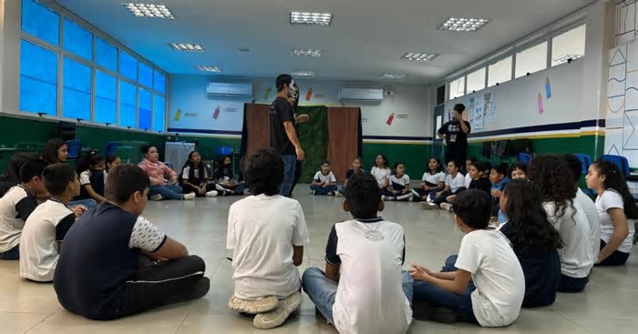 Projeto oferta oficinas gratuitas de iniciação teatral para jovens em Manaus